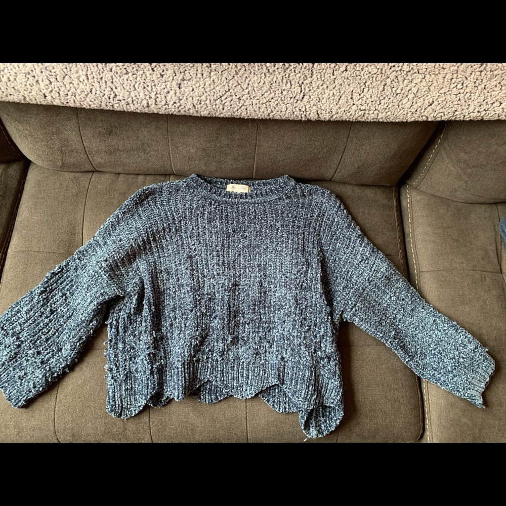 Women’s cropped fuzzy blue sweater